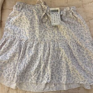 NWT Brandy Melville Cream ad Gray Floral Skirt